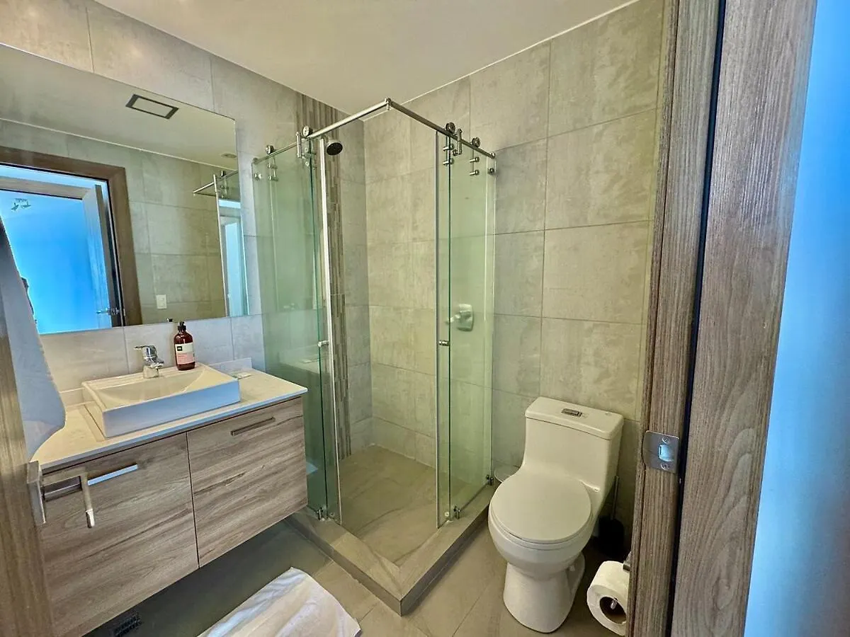 Modern Downtown Apartment With Gym And View Quito