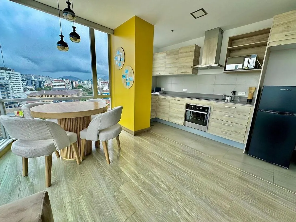 Modern Downtown Apartment With Gym And View Quito