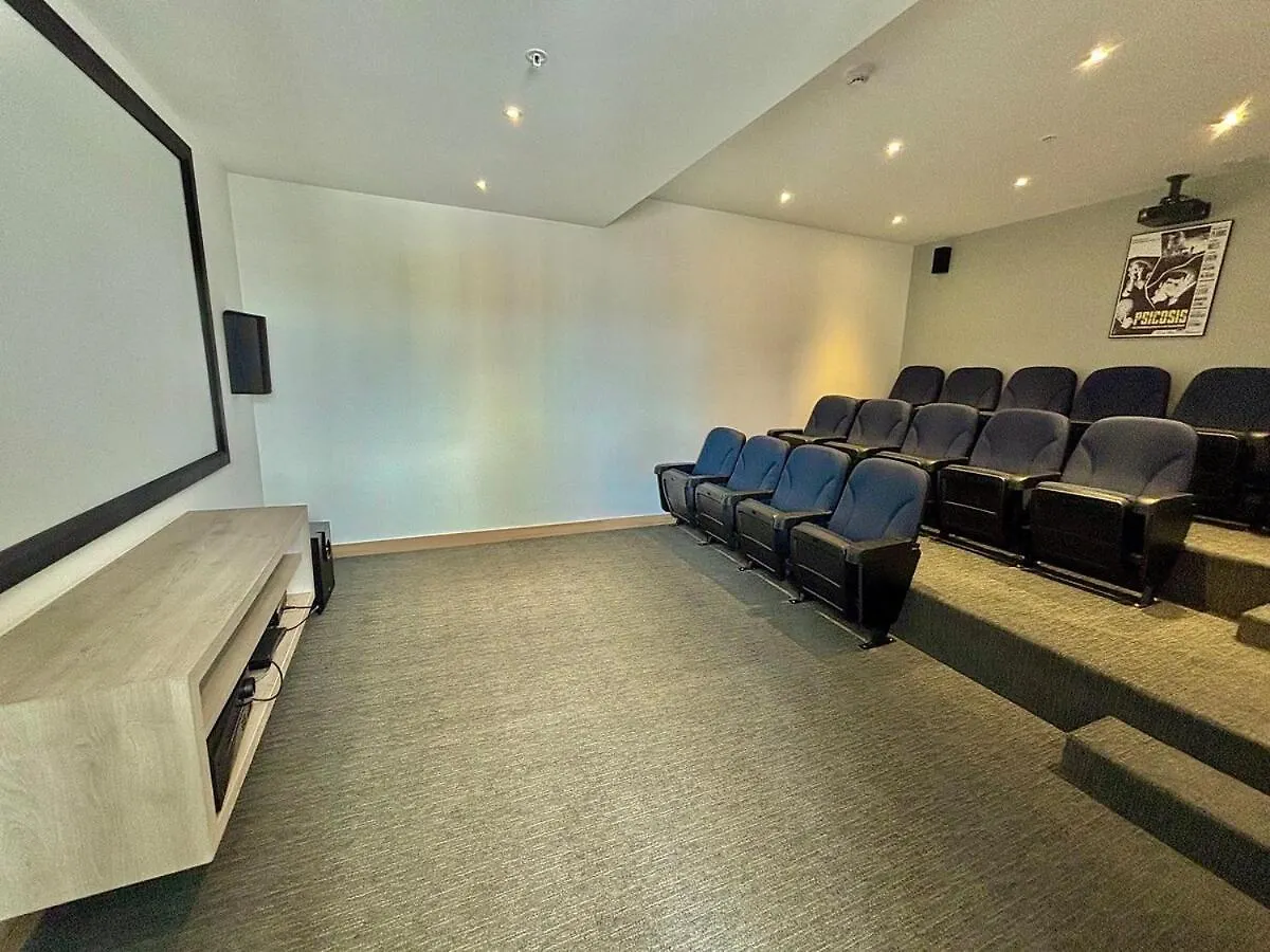 Modern Downtown Apartment With Gym And View Quito